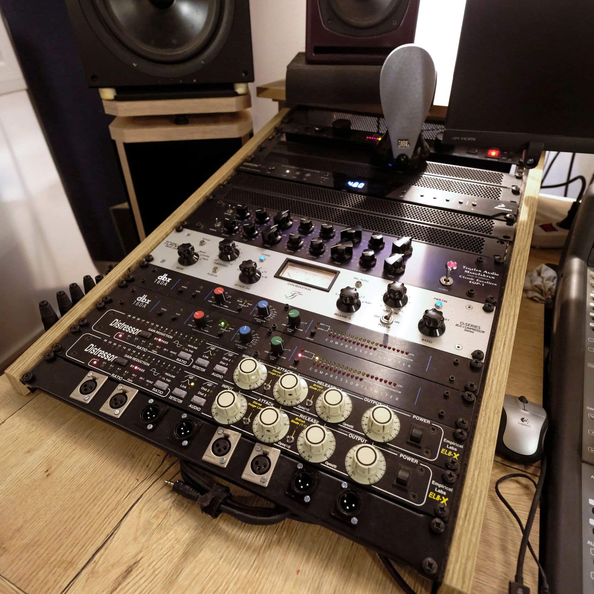 Un détail de la console et du traitement audio du Studio Concorde.